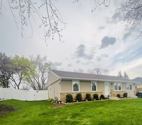 621 Hayward Ave, Streamwood, IL 60107