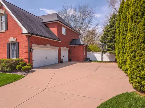 Exterior - 33 Derby Way, Bloomington, IL 61704 photo 17 of 25