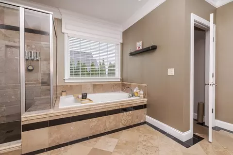 Bath - 33 Derby Way, Bloomington, IL 61704 photo 3 of 8