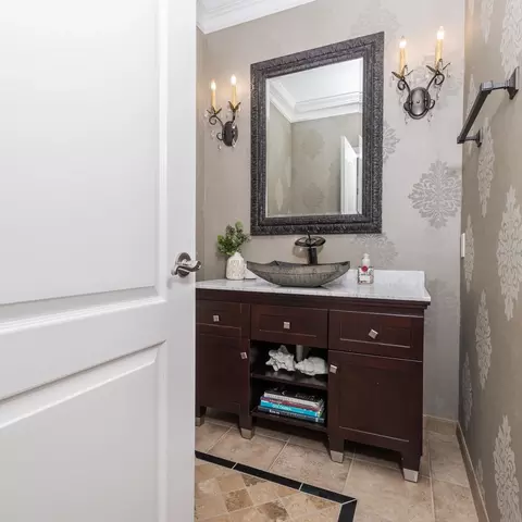 Bath - 33 Derby Way, Bloomington, IL 61704 photo 1 of 8