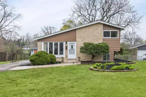 1 N605 Park Blvd, Glen Ellyn, IL 60137