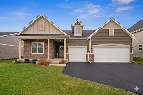 1167 Slade Rd, South Elgin, IL 60177