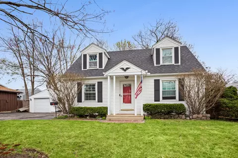 943 Lilac Ln, Highland Park, IL 60035