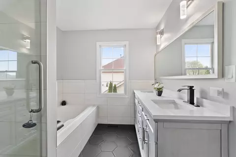 Bath - 23025 Benet Ln, Plainfield, IL 60586 photo 2 of 2