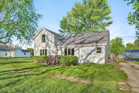 Exterior - 303 S Jackson St, Gardner, IL 60424 photo 1 of 8