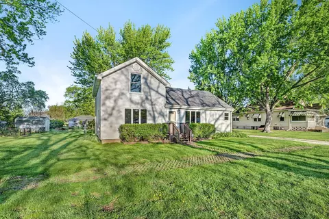 303 S Jackson St, Gardner, IL 60424