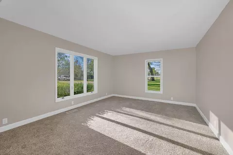 Living - 303 S Jackson St, Gardner, IL 60424 photo 1 of 2