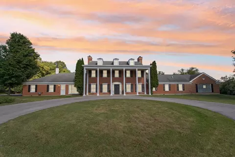 60 Ridge Rd, Barrington Hills, IL 60010