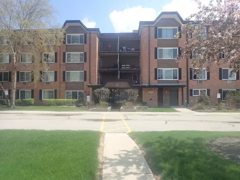 1127 S Old Wilke Rd #101, Arlington Heights, IL 60005