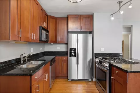 Kitchen - 2307 W Haddon Ave #A, Chicago, IL 60622 photo 4 of 4
