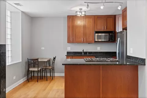 Kitchen - 2307 W Haddon Ave #A, Chicago, IL 60622 photo 2 of 4