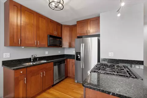 Kitchen - 2307 W Haddon Ave #A, Chicago, IL 60622 photo 3 of 4