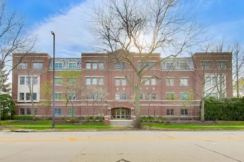 1688 Green Bay Rd #404, Highland Park, IL 60035