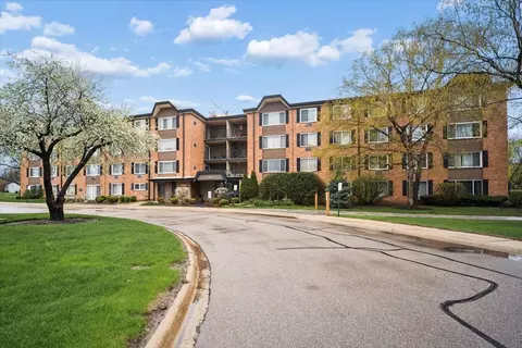 1117 S Old Wilke Rd #402, Arlington Heights, IL 60005