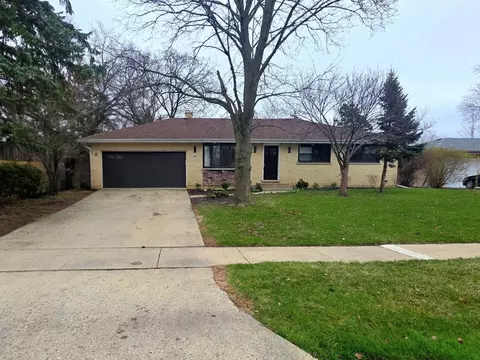 431 Springhill Dr, Roselle, IL 60172