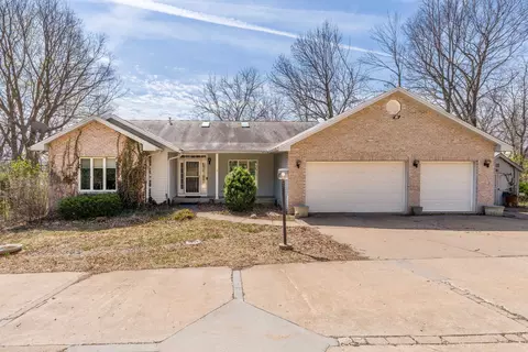 3 Walbrier Ct, Le Claire, IA 52753