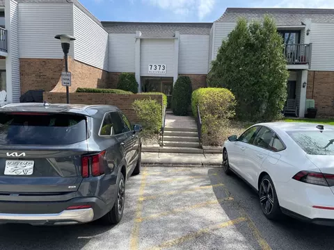 7373 Blackburn Ave #104, Downers Grove, IL 60516