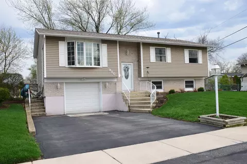 986 Yorkshire Dr, Hanover Park, IL 60133