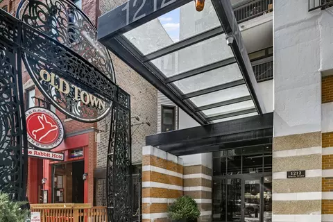 1212 N Wells St #202, Chicago, IL 60610