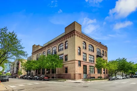 1050 W Hubbard St #2F, Chicago, IL 60622