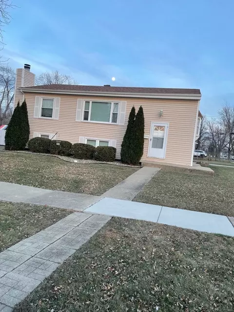9338 Oak St, Orland Park, IL 60462