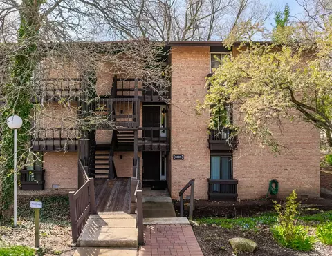 5505 Lakeside Dr #2F, Lisle, IL 60532