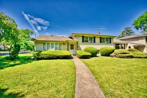 4454 Concord Ln, Skokie, IL 60076