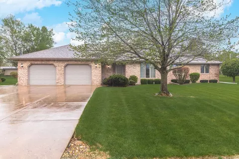 103 E 9th St, Gridley, IL 61744