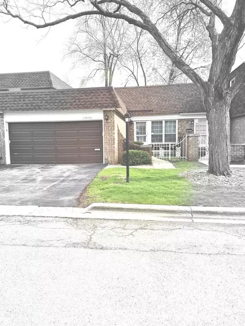 17 W755 Standish Ln, Villa Park, IL 60181