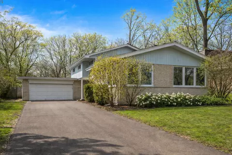 161 E Stone Ave, Lake Forest, IL 60045