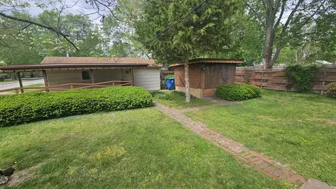 Exterior - 1001 Glendale St, Benton, IL 62812 photo 11 of 13