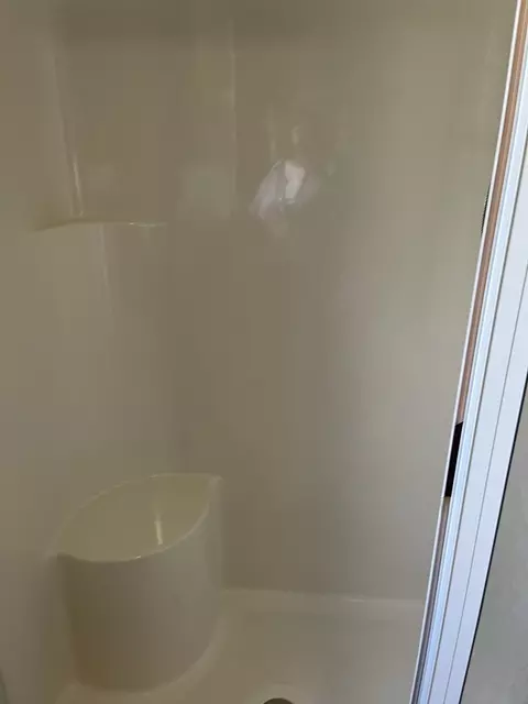 Bath - 1001 Glendale St, Benton, IL 62812 photo 3 of 10