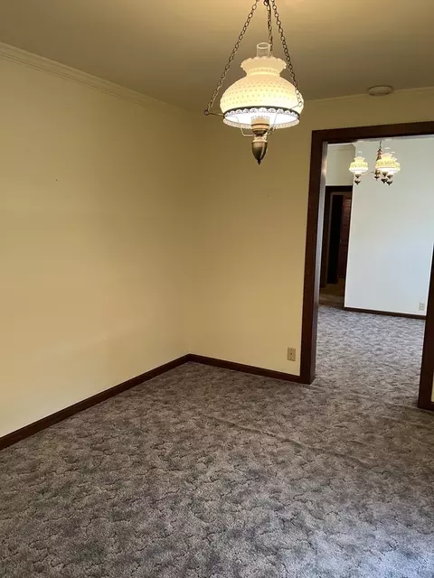 Dining - 1001 Glendale St, Benton, IL 62812 photo 3 of 4