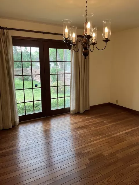 Dining - 1001 Glendale St, Benton, IL 62812 photo 2 of 4