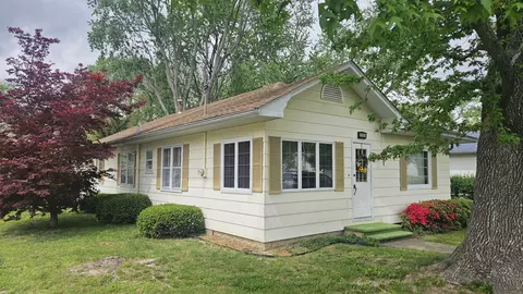 Exterior - 1001 Glendale St, Benton, IL 62812 photo 13 of 13