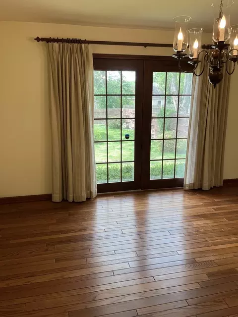 Dining - 1001 Glendale St, Benton, IL 62812 photo 1 of 4