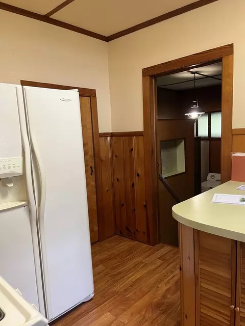 Kitchen - 1001 Glendale St, Benton, IL 62812 photo 5 of 7
