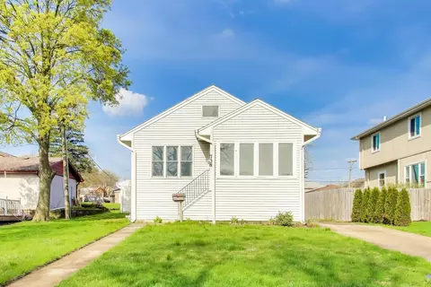 738 S Yale Ave, Villa Park, IL 60181