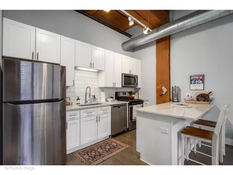 Kitchen - 1500 W Monroe St #215, Chicago, IL 60607 photo 1 of 2