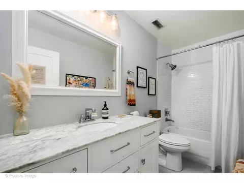 Bath - 1500 W Monroe St #215, Chicago, IL 60607 photo 1 of 1