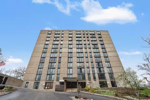 1800 7th St #5D, East Moline, IL 61244
