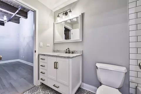 Bath - 1500 W Monroe St #519, Chicago, IL 60607 photo 2 of 2
