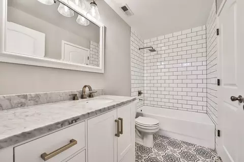 Bath - 1500 W Monroe St #519, Chicago, IL 60607 photo 1 of 2