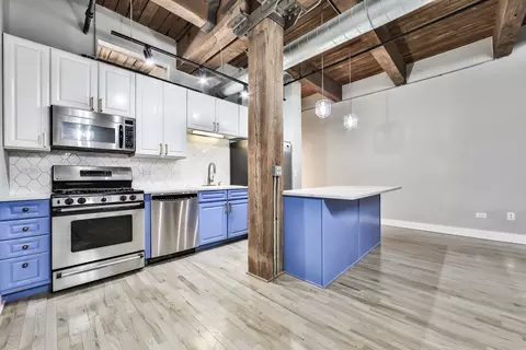 Kitchen - 1500 W Monroe St #519, Chicago, IL 60607 photo 3 of 4