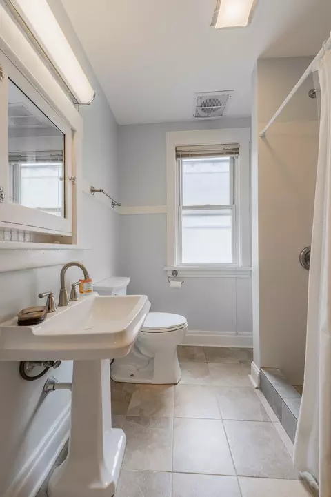 Bath - Undisclosed, Chicago, IL 60641 photo 2 of 2