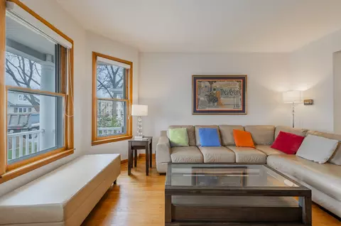 Living - Undisclosed, Chicago, IL 60641 photo 2 of 4