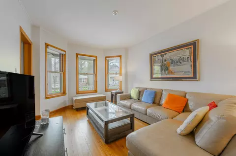 Living - Undisclosed, Chicago, IL 60641 photo 4 of 4