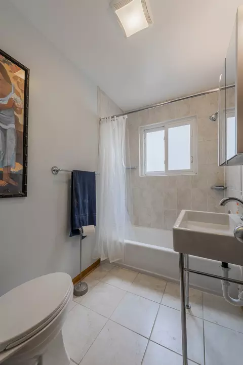 Bath - Undisclosed, Chicago, IL 60641 photo 1 of 2
