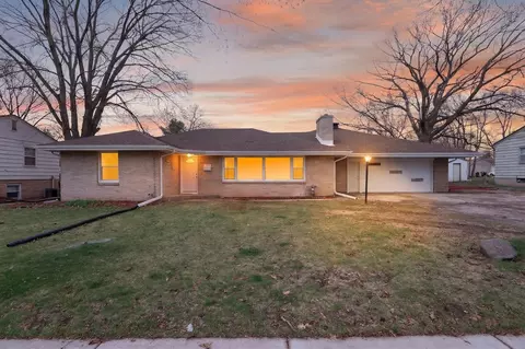 3229 Blackstone Ave, Rockford, IL 61101