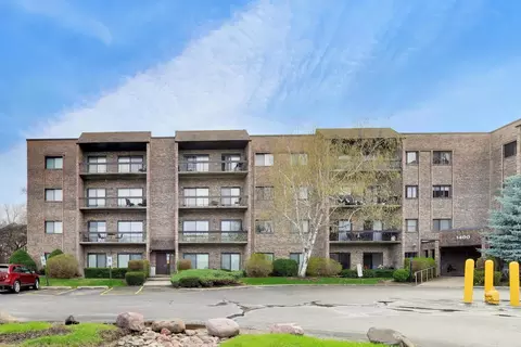 1400 N Elmhurst Rd #319, Mount Prospect, IL 60056